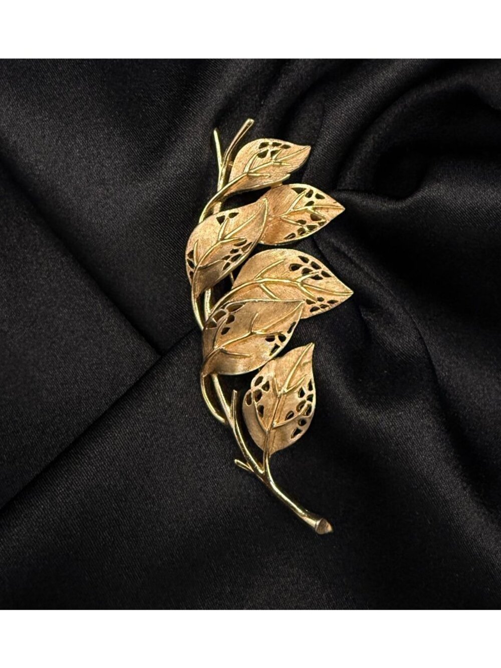 Vintage 1960s TRIFARI Signed Gold-Tone Leaf Brooch